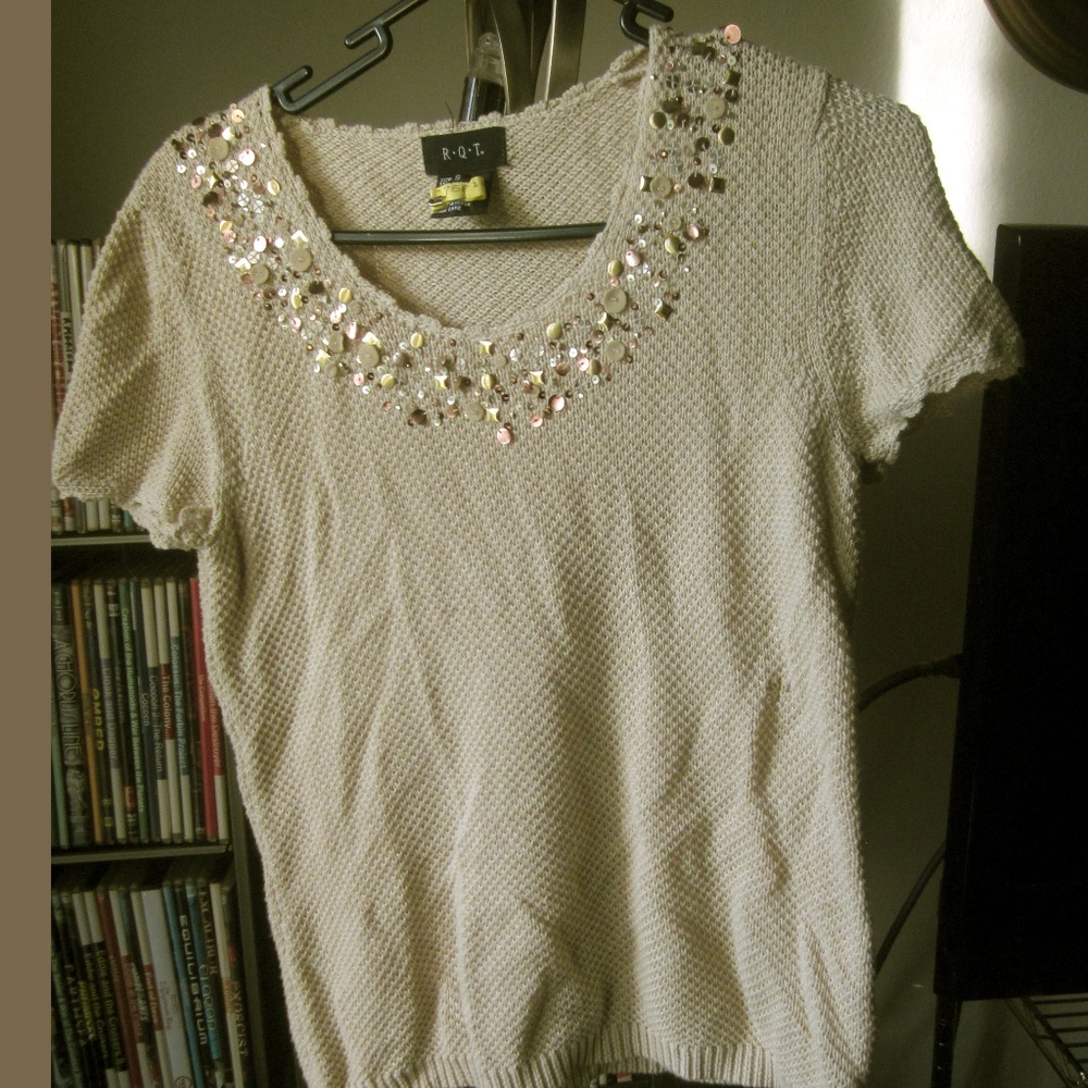 R.Q.T. T-beige/tan t-shirt with sequins SZ S